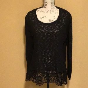 XL Cato Blouse with Lace accent at Hemline.